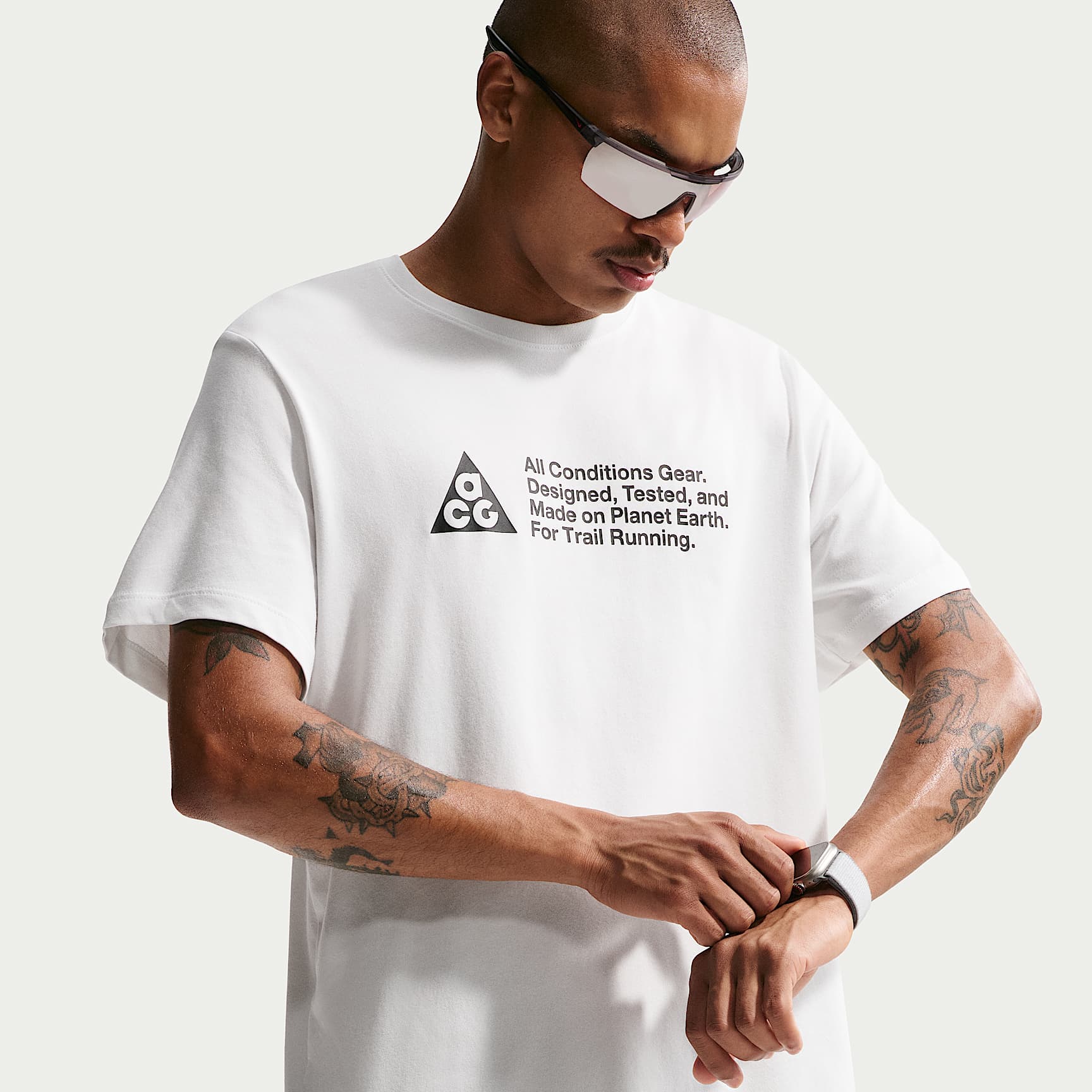 Nike ACG Dri-FIT Erkek Arazi Koşusu Tişörtü. Nike TR